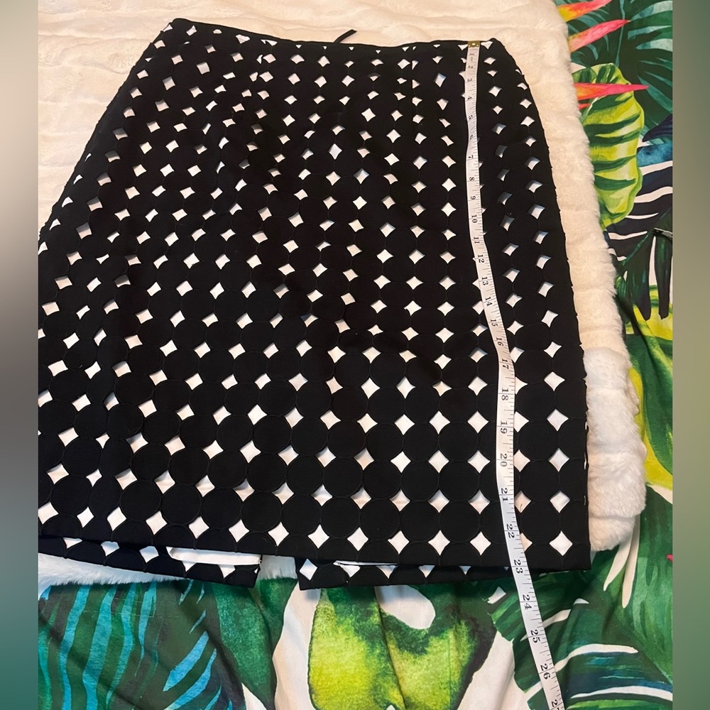 White House Black Market 10 Geometric Circle Pattern Office Work NYC City Skirt - Picture 4 of 7